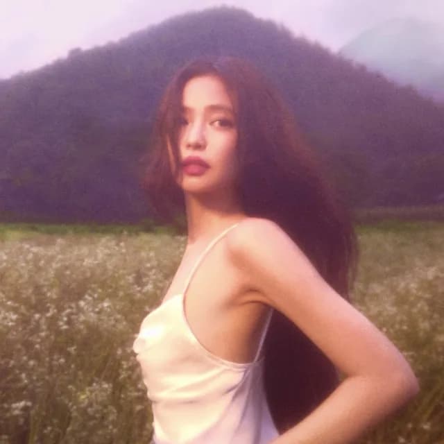 JENNIE